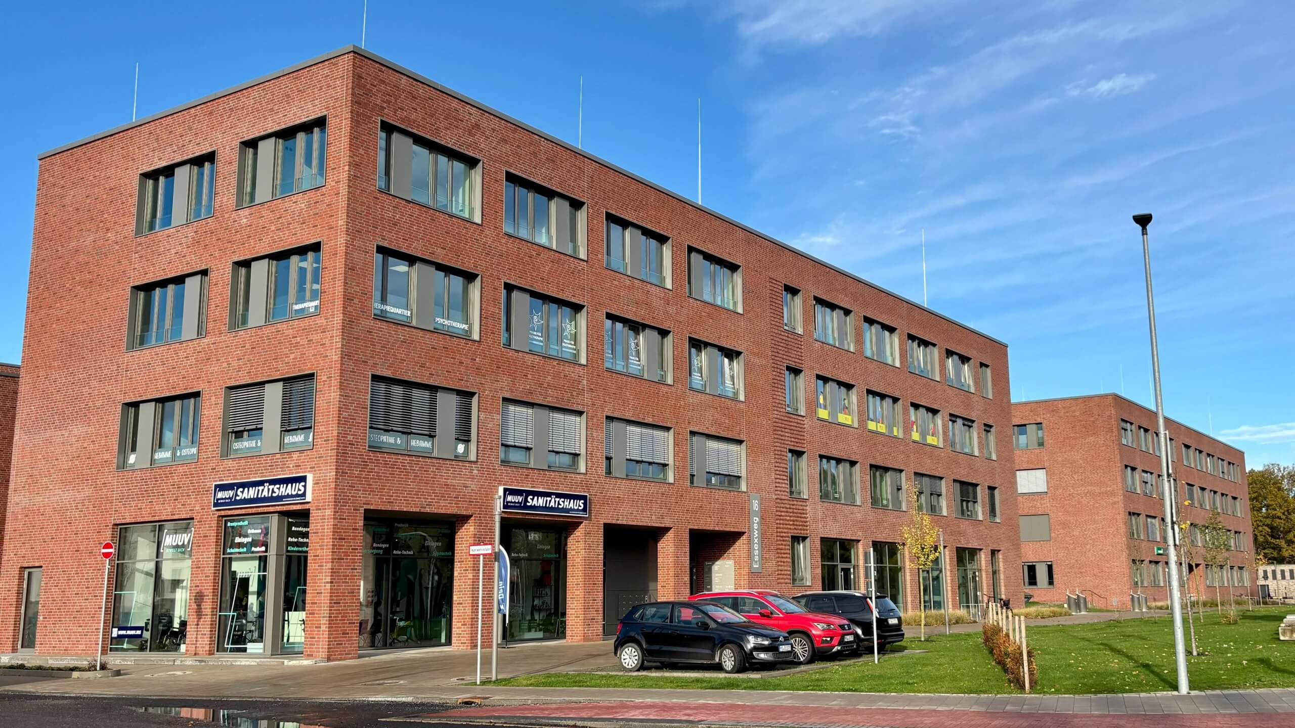Modernes Backsteingebäude der Rehazentrale Gremmendorf in Münster